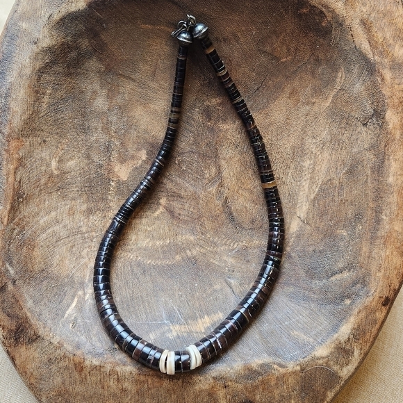1970s Pen Shell Heishi Choker Necklace, Santo Domingo Jewelry - Picture 3 of 14